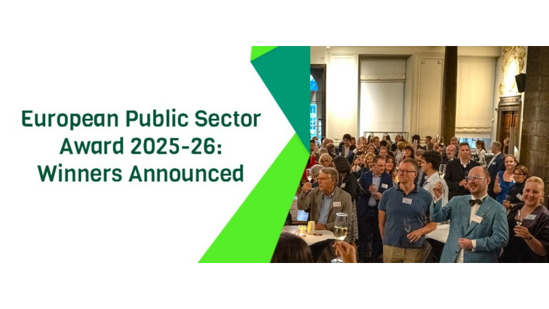 Banner informativo com o texto "European Public Sector Award 2025-26: Winners Announced" e uma fotografia de grupo de premiados a celebrar num salão.